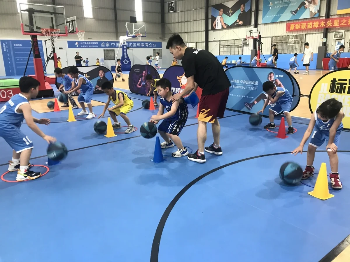 成年人如何在业余时间练习篮球接球技巧?_0